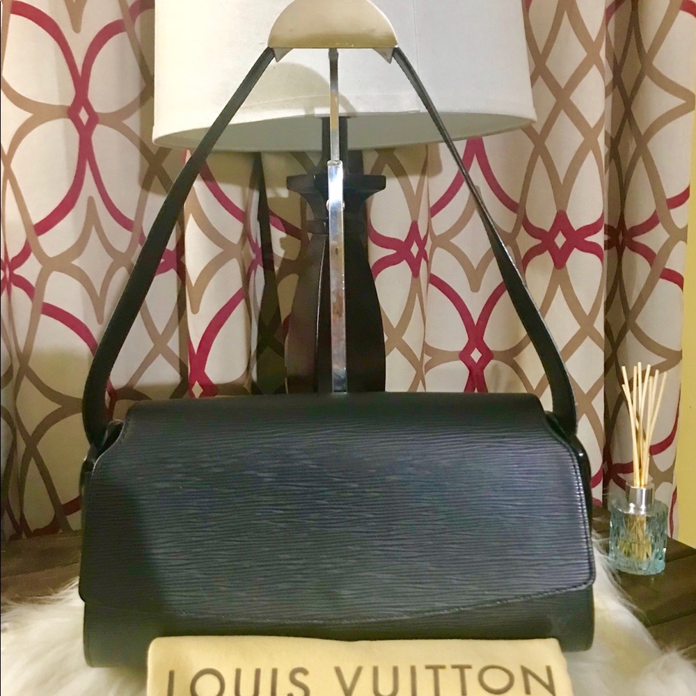 LV Black EPI Leather Shoulder Bag